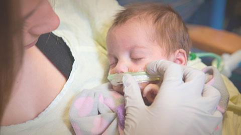 Medicamentos y calor para el bebé prematuro